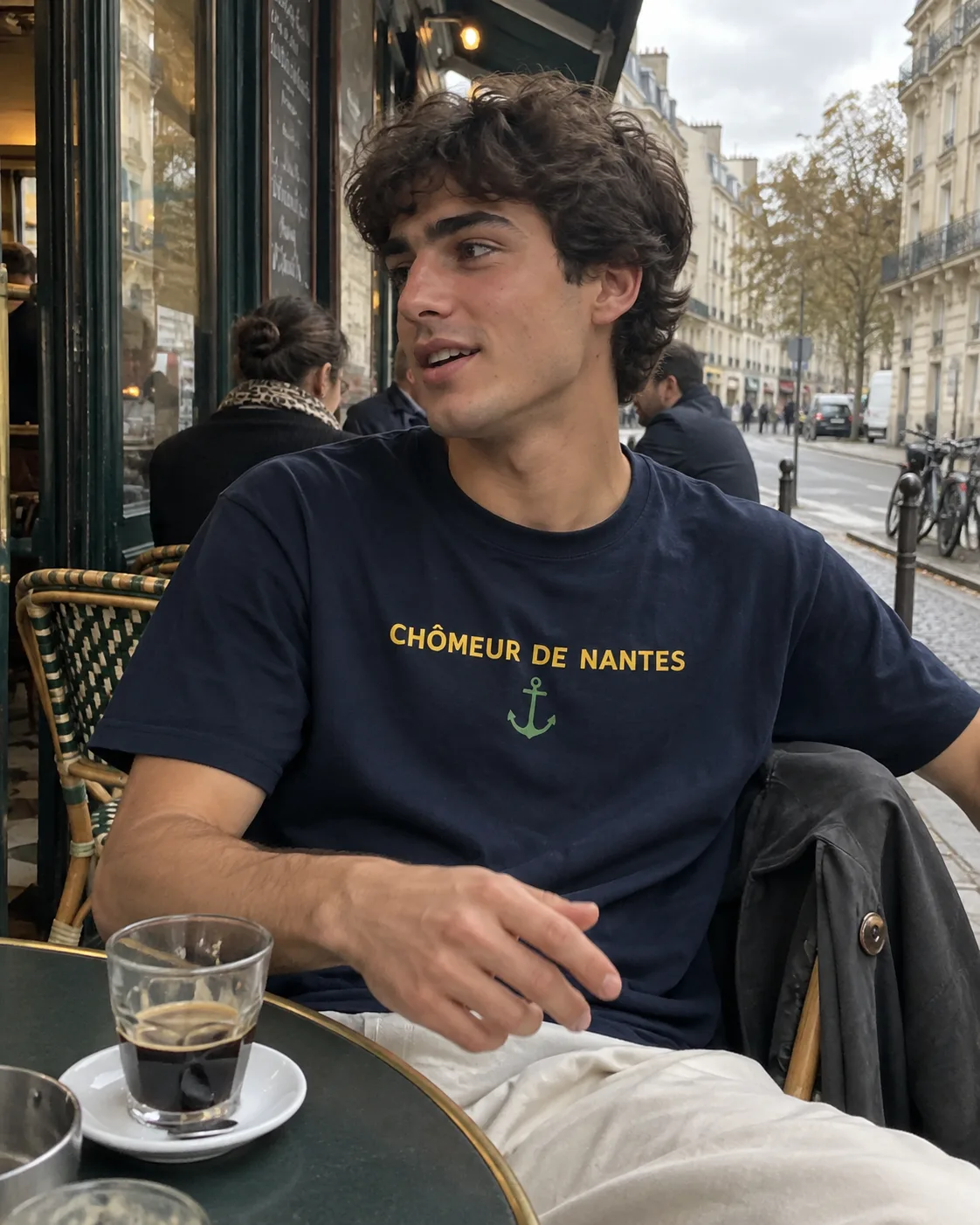 Chômeur de Nantes — bleu marine porté par un client — photo 1