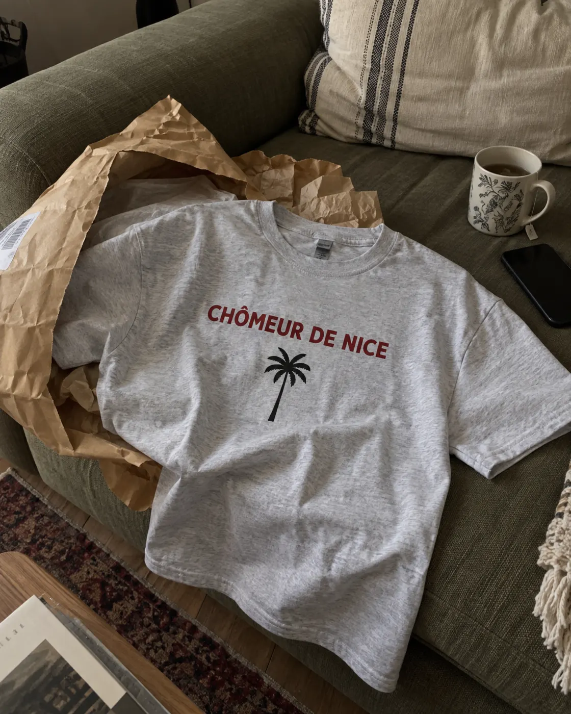Chômeur de Nice — gris clair porté par un client